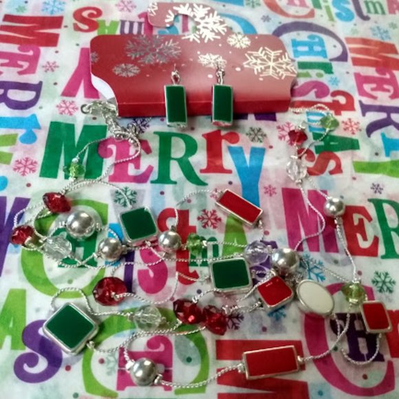 KOHL'S 2pc Holiday Christmas Green/Red/Silver Necklace + Earrings Set**NEW! - Picture 4 of 5